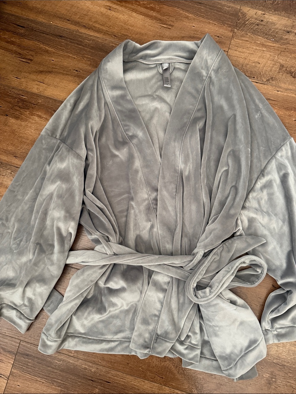 SKIMS Plush Wrap Robe in Light Gray